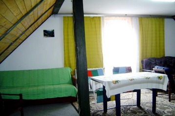 Polonia Privát Wisła, Exteriorul